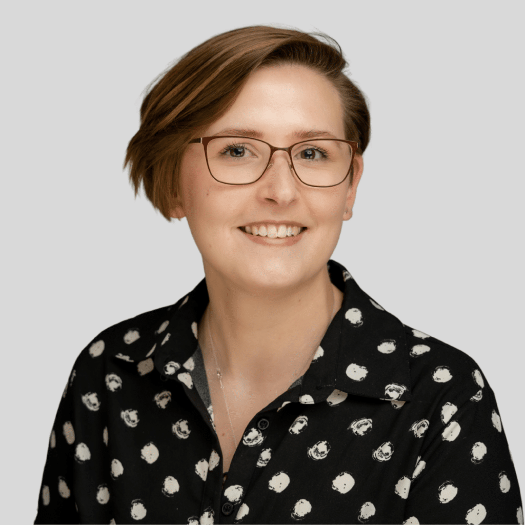 Helen Tollefson headshot